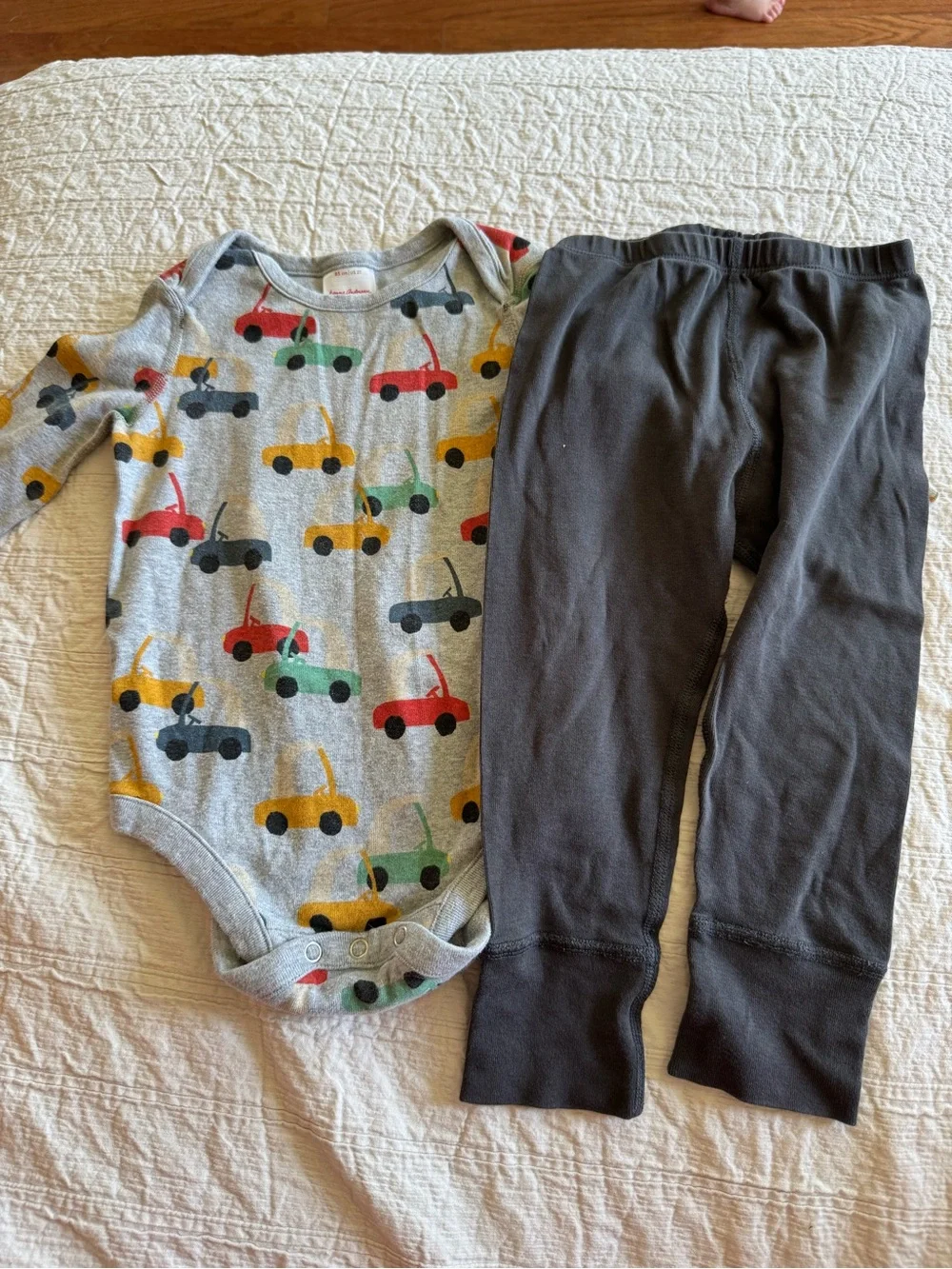 Hanna Andersson neutral set - colorful cars onesie and pants